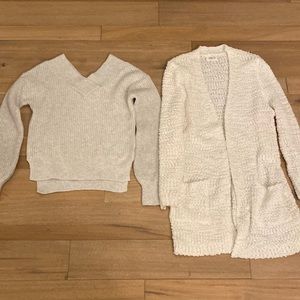 2 sweaters (size XS)